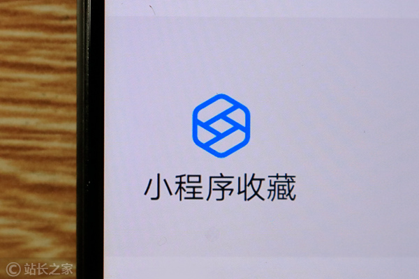 大家都知道娃哈哈对吧?他们旗下有一个娃哈哈到家， 2016 年开通支付宝生活号，用一年时间积累上千万粉丝， 2018 年时上线支付宝小程序，累积用户 800 多万，日活 30 多万。